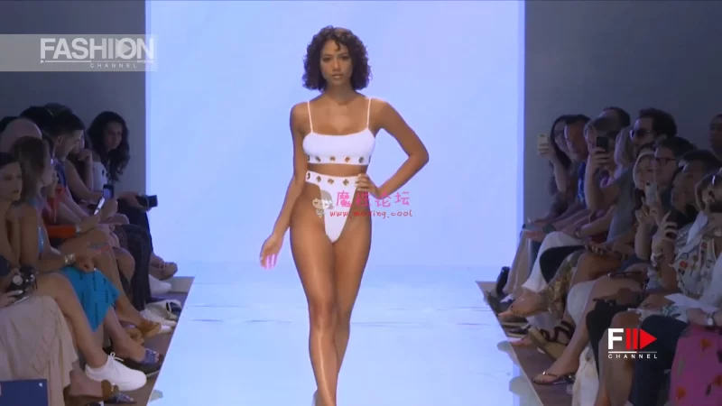 NU WAVE SWIM Spring Summer 2020 Miami - Fashion Channel.mp4_20190908_170404.797.jpg